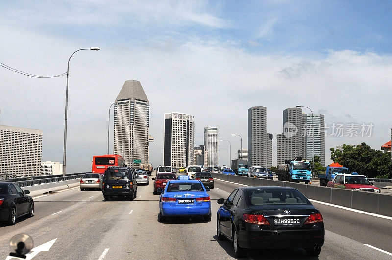 新加坡街头的交通状况