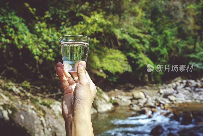 户外野餐茶，山泉水