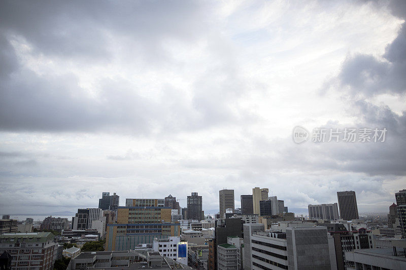 从高处俯瞰开普敦的众多城市景观