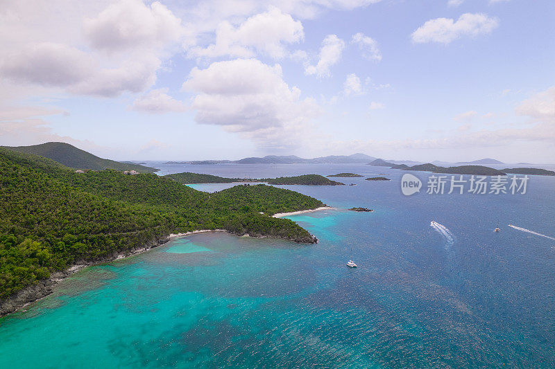 空中俯瞰美属维尔京群岛的圣托马斯和圣约翰海滩