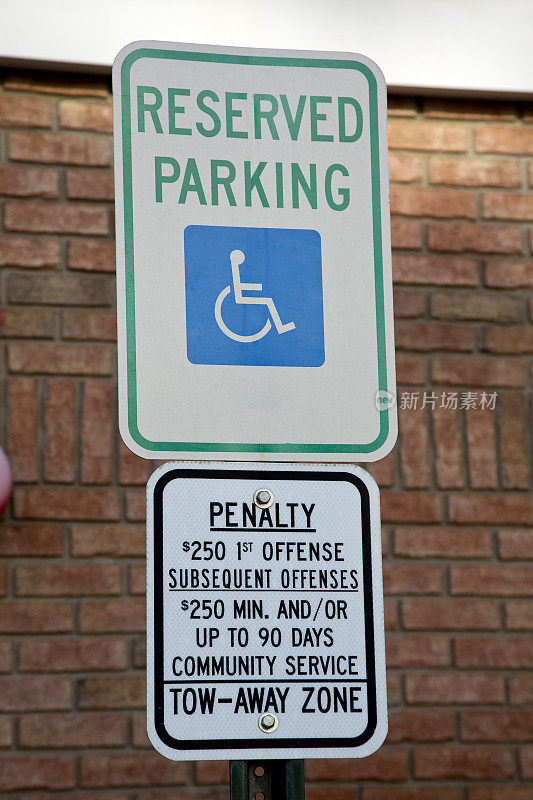 残疾人专用停车位和罚款标志