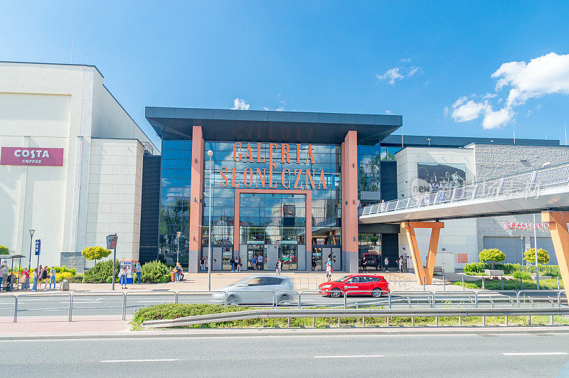 画廊Sloneczna购物中心。