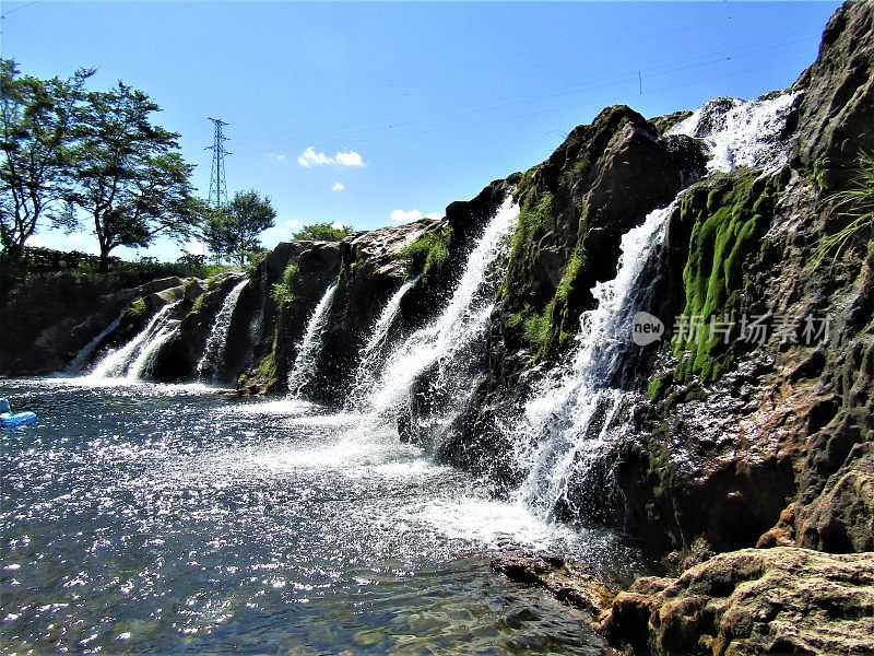 石川县的Junigataki瀑布