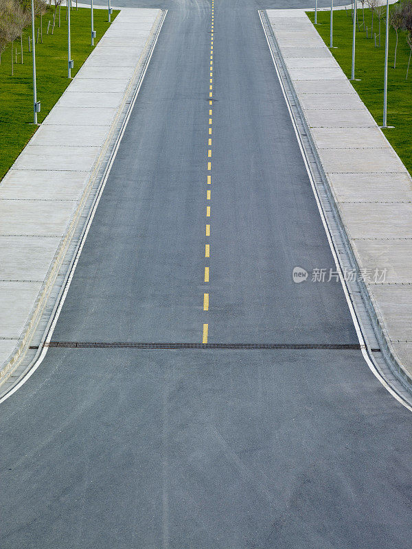 空无一人的道路