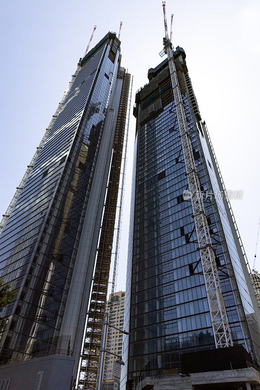 在城市建设摩天大楼，背景与复制空间