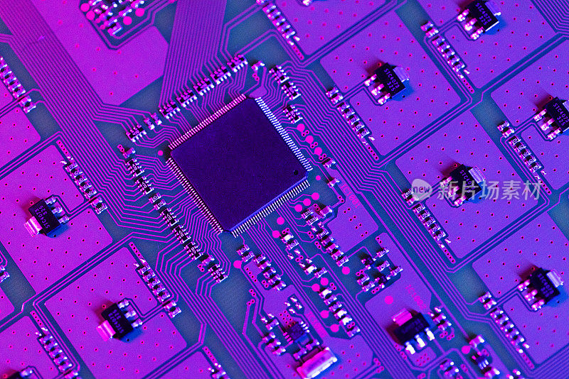 微处理器电路板是高技术产业和计算机科学的代表