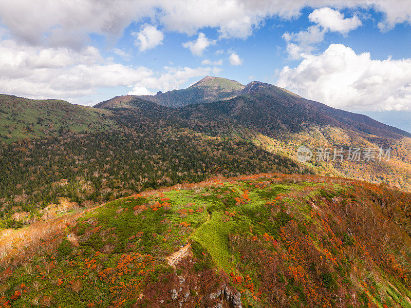 高角度鸟瞰岩手山