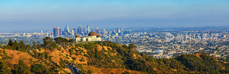 格里菲斯天文台和洛杉矶天际线全景图