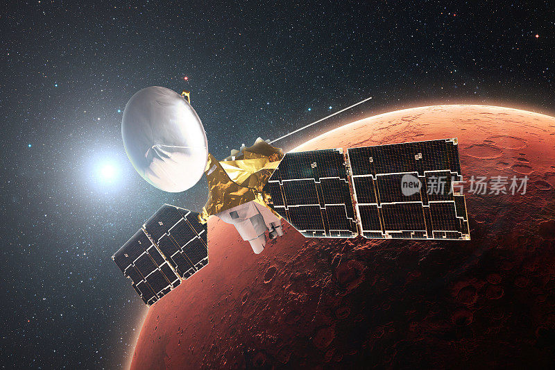技术卫星在红色星球火星的轨道上飞行。探索火星。火星表面与太阳在恒星空间的陨石坑。火星勘测轨道器