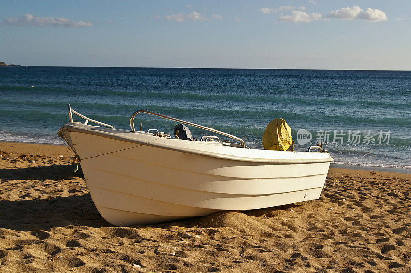 摩托艇在海滩