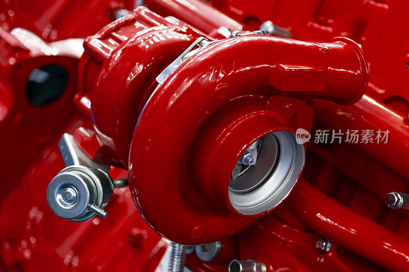 红色发动机的涡轮增压器