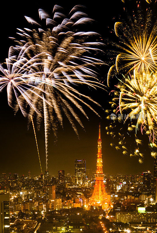 东京天际线与东京塔为新年