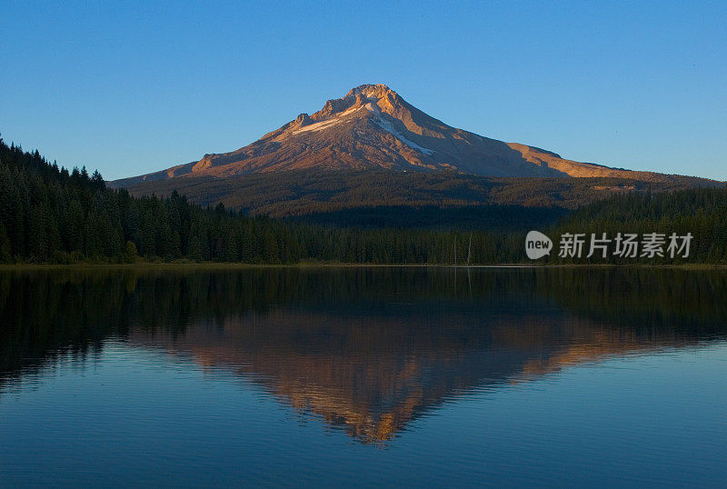 延龄湖和胡德山