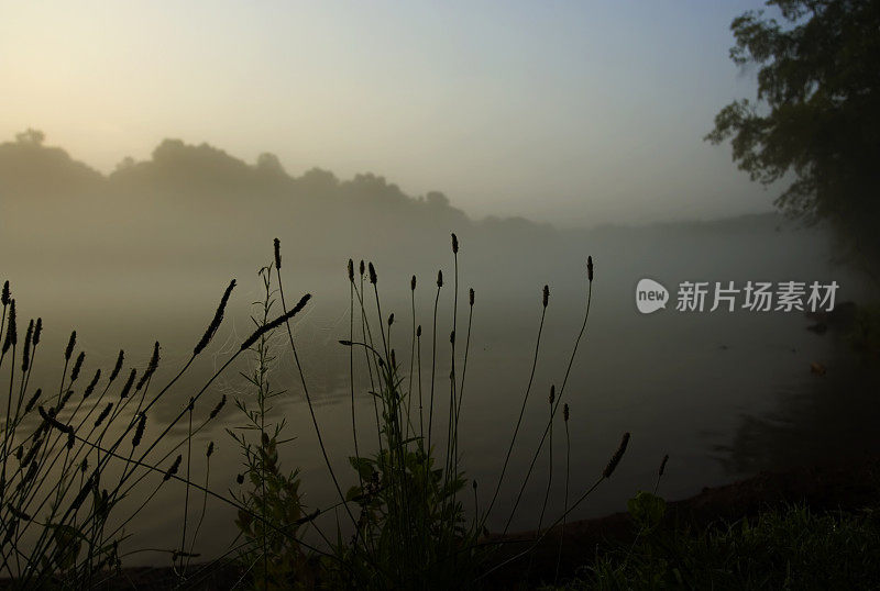 清晨的查塔图奇河