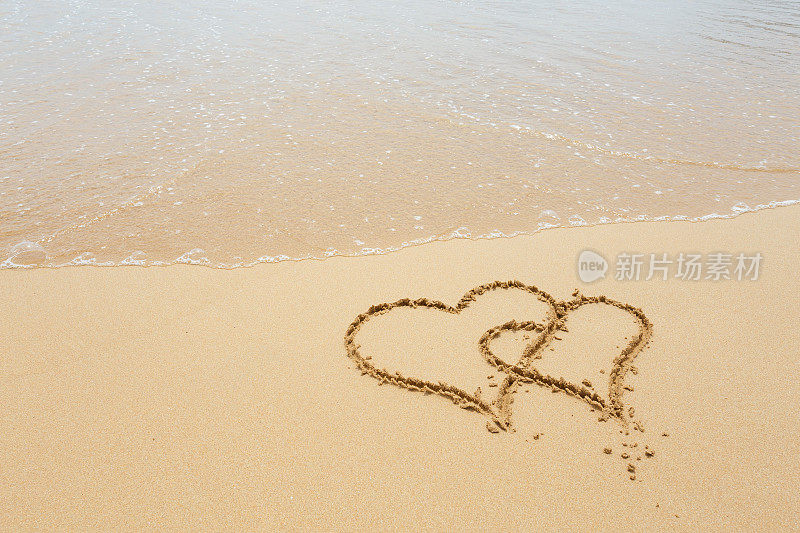 爱，心在海边的沙滩上
