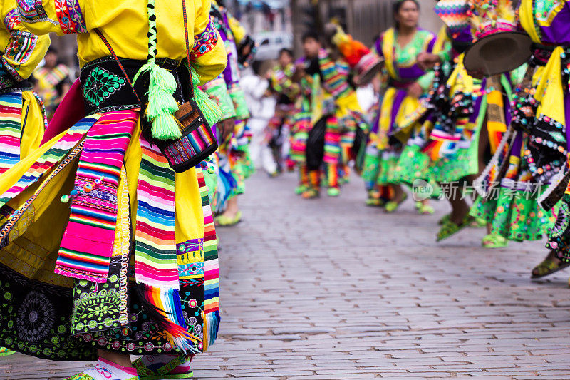 秘鲁舞者在库斯科游行的特写