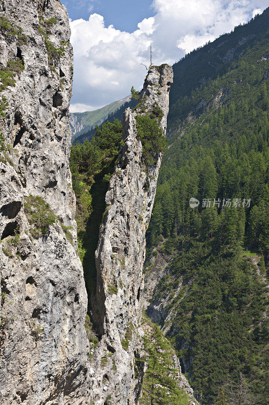 奥地利莱赫山谷斯托克附近的岩石针
