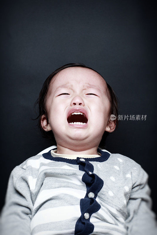 可爱的亚洲婴儿哭声