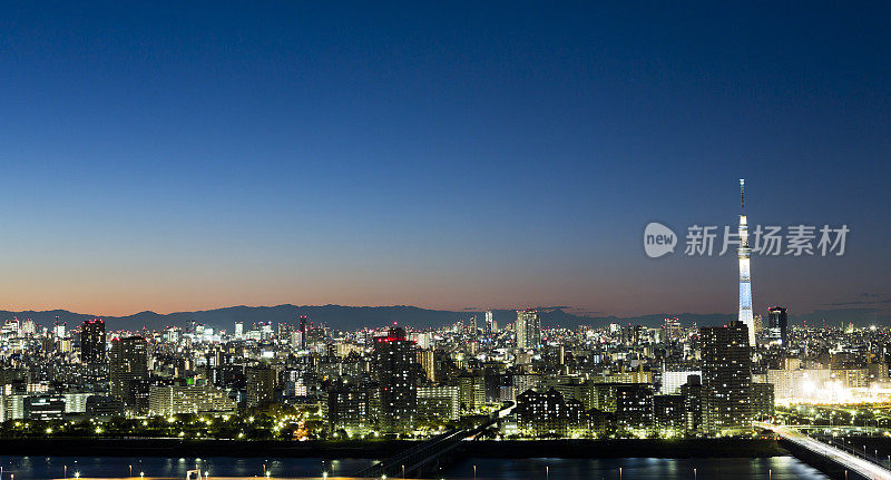 黄昏时分的东京全景