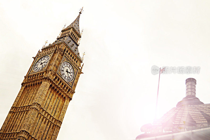 伦敦城的大本钟塔的角度视图