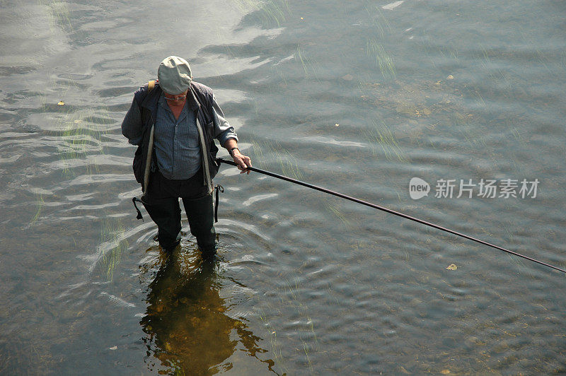 比利时阿登斯的渔民