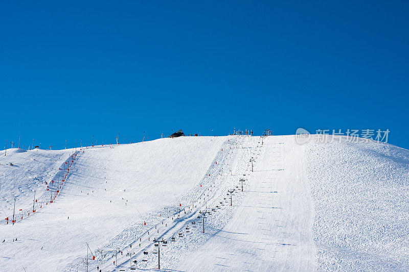 法国阿尔卑斯山的滑雪坡道