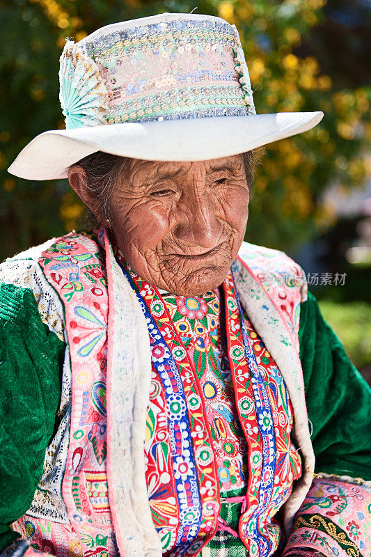 穿着民族服装的秘鲁妇女，秘鲁的Chivay