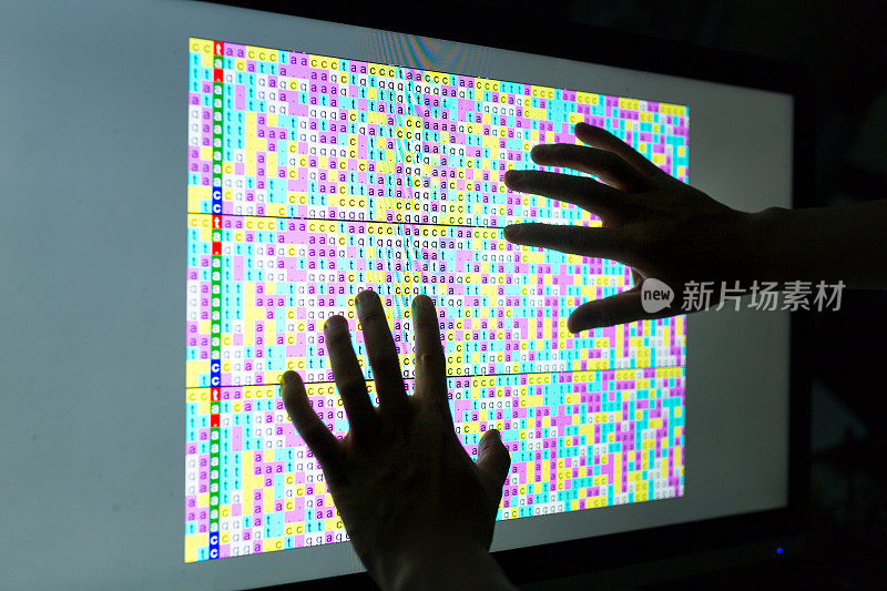 屏幕上的DNA密码用两只手触摸屏幕