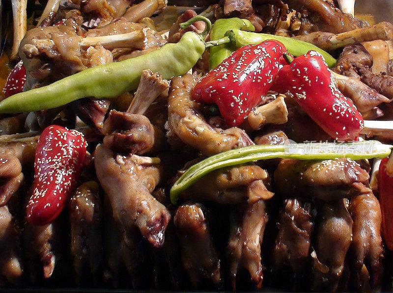 中国西安当地市场展示的即食肉类