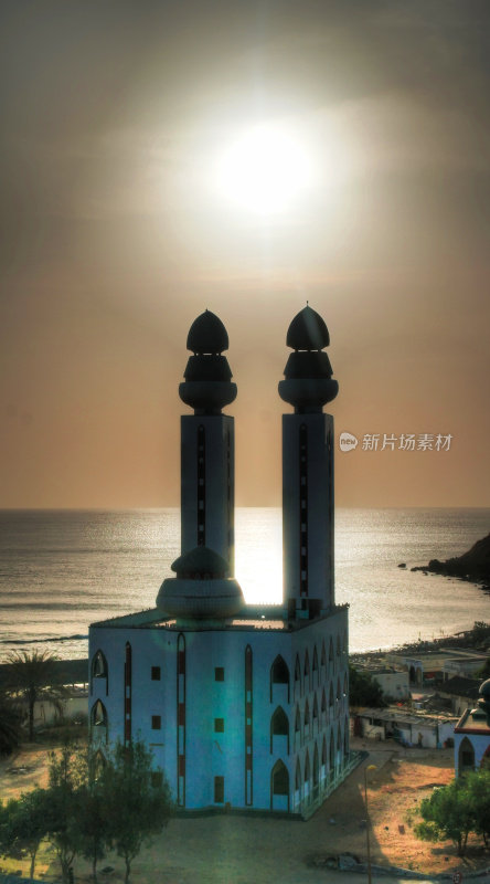 日落时分，塞内加尔达喀尔的清真寺