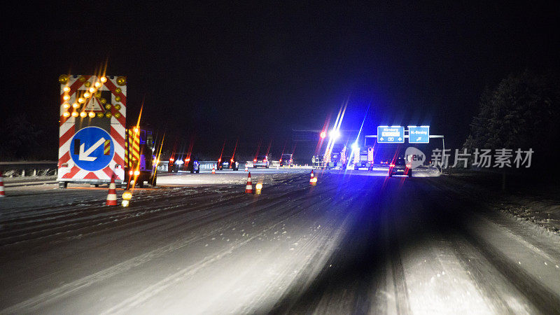 德国高速公路上暴风雪造成的事故