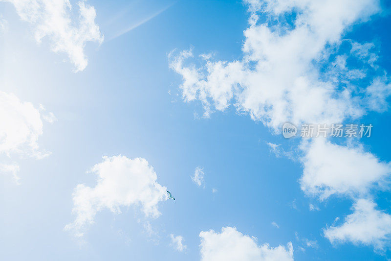 蓝天、白云和太阳