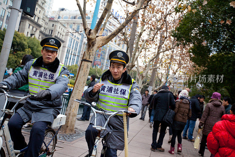 上海人民广场的警察
