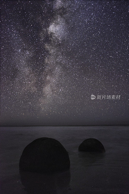 银河系和莫拉基巨石，新西兰