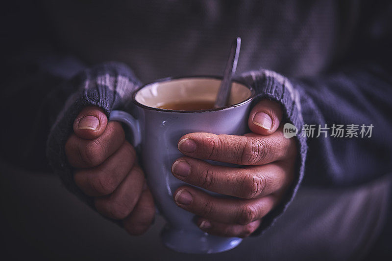 一杯热水果茶