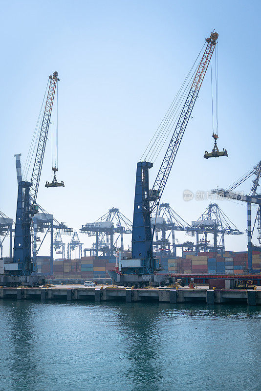 物流和运输集装箱货船，物流起重机桥船厂工作，具有进出口和行业运输背景