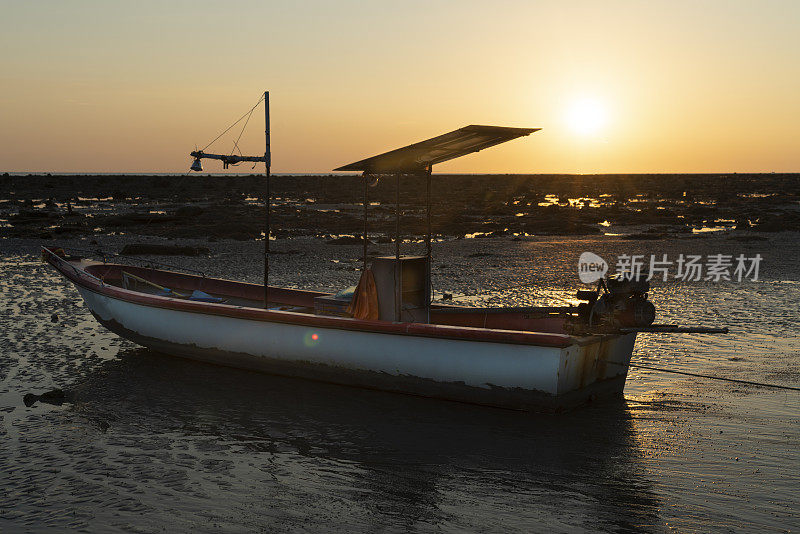 日落时分的Pakarang海滩