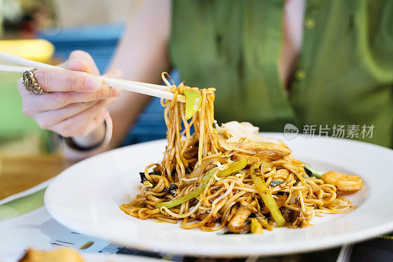 用筷子吃面条和面食