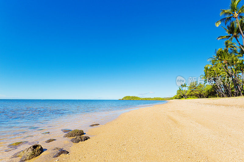 夏威夷莫洛凯岛的海滩