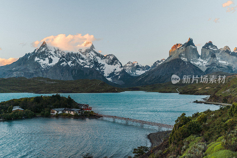 托雷斯德尔潘恩国家公园的湖泊风景