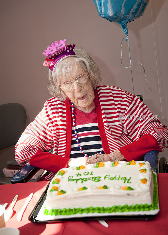 104岁的老人庆祝她的生日
