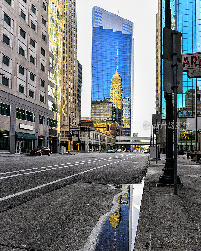 明尼阿波利斯的街道和建筑——2020年新冠肺炎疫情期间非常空旷