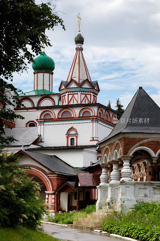 俄罗斯东正教修道院的建筑碎片