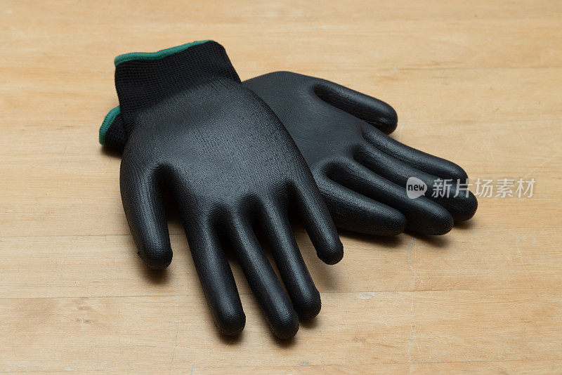 黑色橡胶手套用于清洁