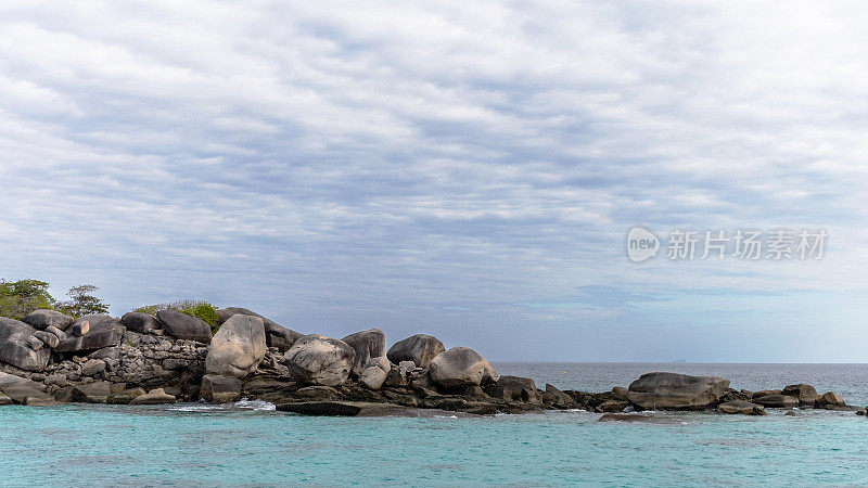 蓝天下的海景