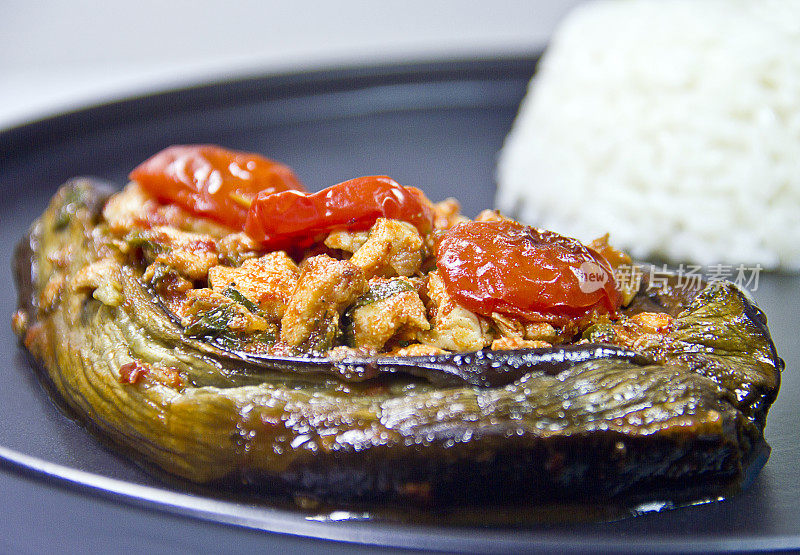 土耳其主菜鸡肉Karnıyarık配肉饭