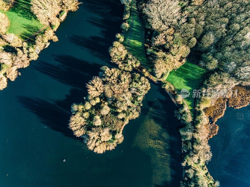 无人机拍摄的米尔顿·凯恩斯山农场公园，英国