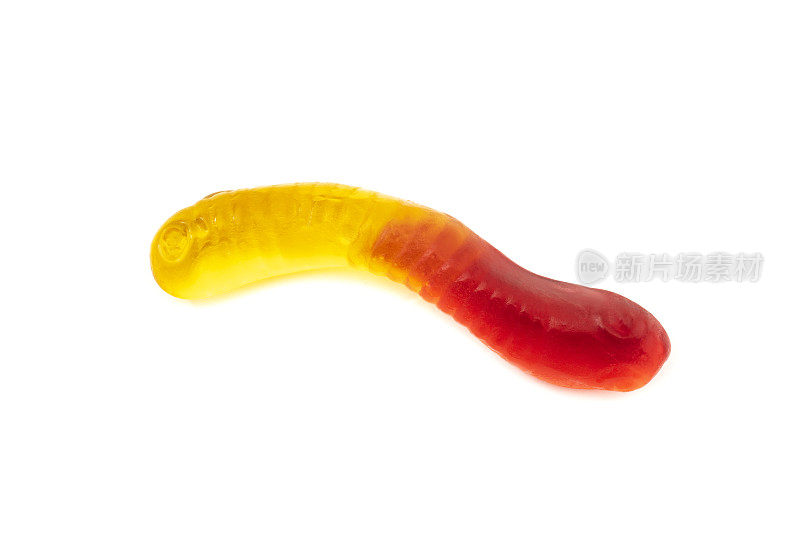一个完整的红黄色彩色果冻蠕虫糖孤立在白色的背景上