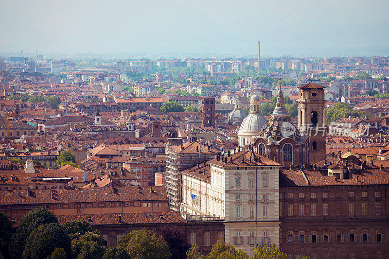 从莫尔·安东里亚纳俯瞰都灵的屋顶和钟楼，意大利皮埃蒙特