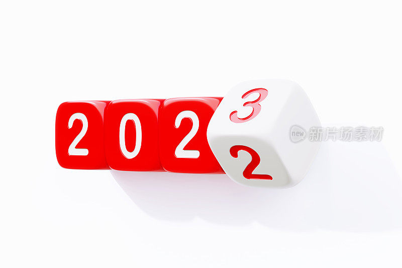 红色骰子在白色背景上从2022年到2023年的变化